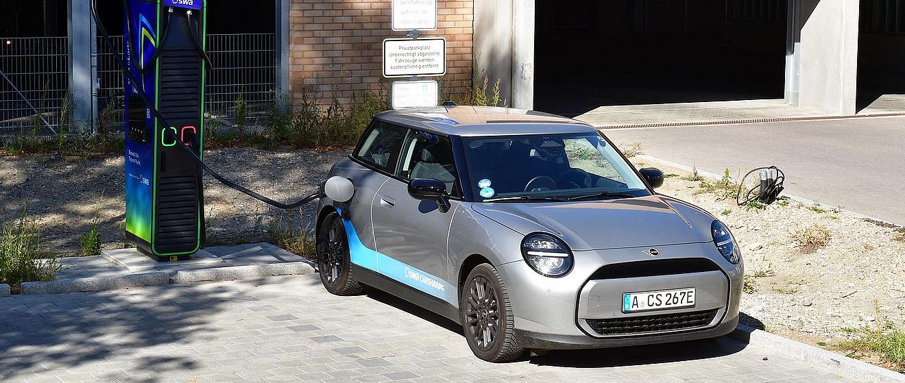 Ein parkendes eCarsharing-Auto