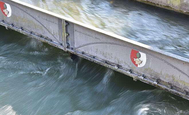 Die Zirbelnuss-Kanalbrücke in Augsburg.
