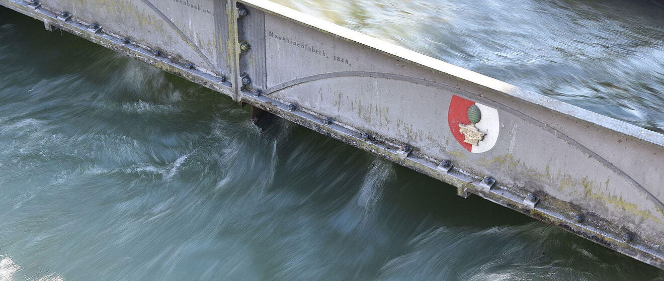 Die Zirbelnuss-Kanalbrücke in Augsburg.