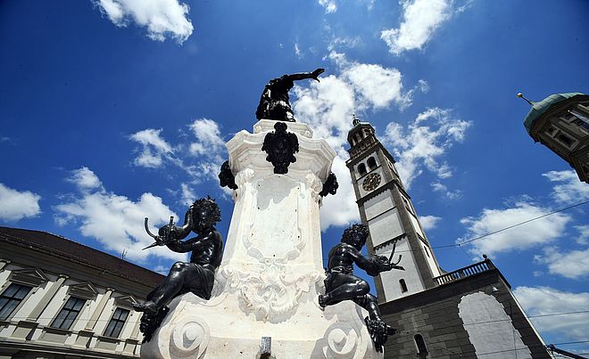 Bild vom Augustusbrunnen. Weiterverlinkung zu Tour 2: Wasser-Tour Welterbe