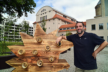 Pfand-Igel aus Holz, zur Ablage von Pfandflaschen. - Beim anklicken wird das Bild vergrößert.