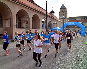 Läufer beim swa Spendenlauf der Herzenswunsch Aktion