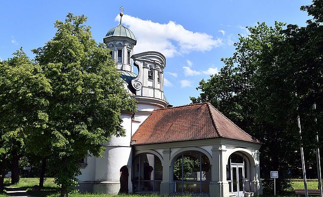Die Wallfahrtskapelle Maria Alber im Westen von Friedberg.