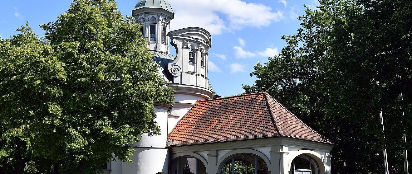 Die Wallfahrtskapelle Maria Alber im Westen von Friedberg.