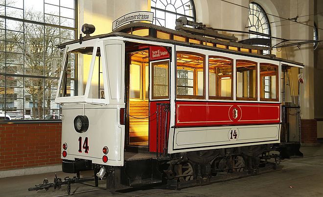 historische Straßenbahn.