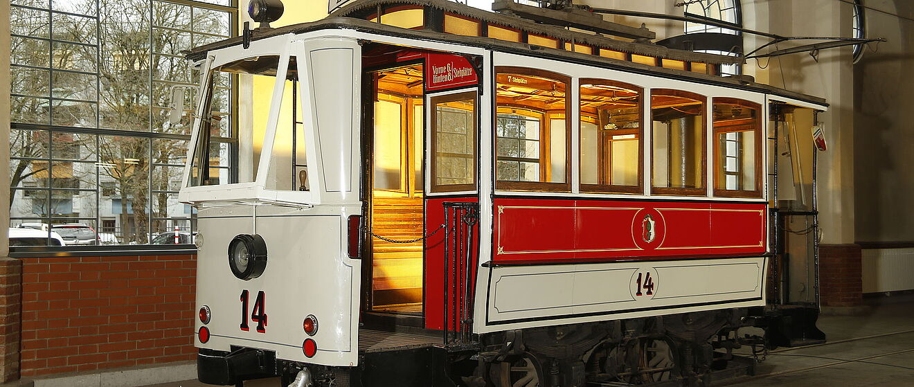 historische Straßenbahn.