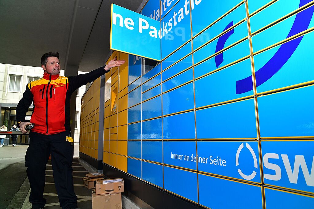 Von der Tram zur Post: Erste DHL-Packstation am Hohen Weg