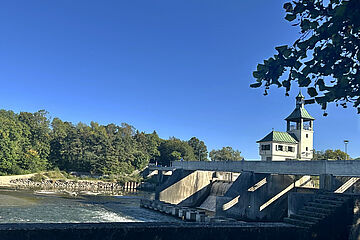 Hochablasssteg, der über den Lech führt
