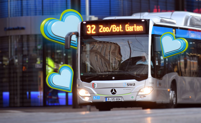 Stadtwerke Augsburg 32er Linienbus bei der Haltestelle Königsplatz, Weiterverlinkung zur Einfach mit Herz Seite