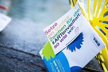 Das Bild zeigt eine Werbeaktion der Stadtwerke Augsburg (swa) mit dem Slogan