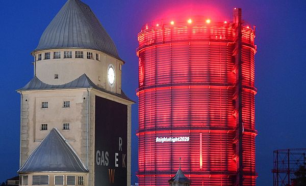 Rot leuchtender Gaskessel.