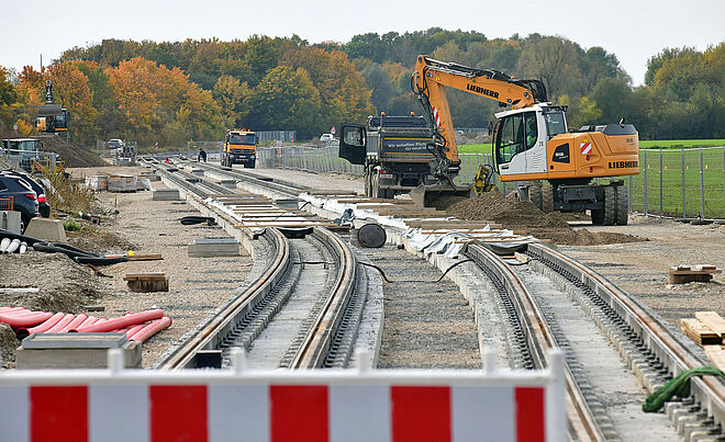 Gleisbauarbeiten beim Neubau der Linie 3 - Ein Klick auf das Bild führt zur vergrößerten Fotoansicht.
