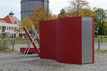 Rote Skulptur auf dem Gaswerk