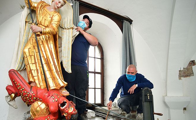 Turamichele wird in Turm aufgebaut