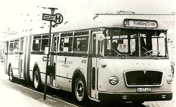 Historischer_Bus.jpg