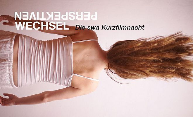 Frau aus seitlicher Perspektive. Oben die Überschrift: "Perspektivenwechsel. Die swa Kurzfilmnacht."