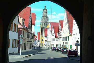 Blick durch das Stadttor / Bild: Stadt Nördlingen