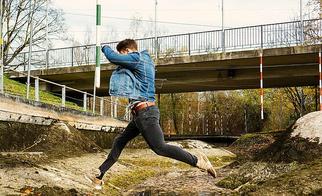 Bild von Para-Profisportler Leander Kress am Eiskanal.