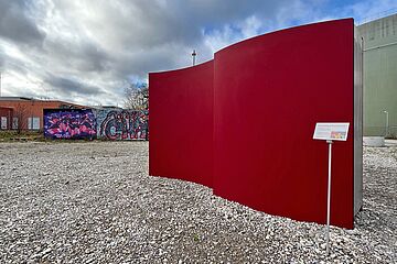 Rote Skulptur auf dem Gaswerk