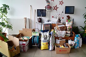 Sachspenden an das Tierheim - Ein Klick auf das Bild führt zur vergrößerten Fotoansicht.