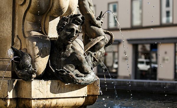 Wasser_Brunnenfigur_Maxstrasse.jpg