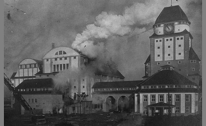 Alte Aufnahme des Gaswerkgeländes. Weiterverlinkung auf heiße Kohlen und tonnenweise Koks Newsartikel