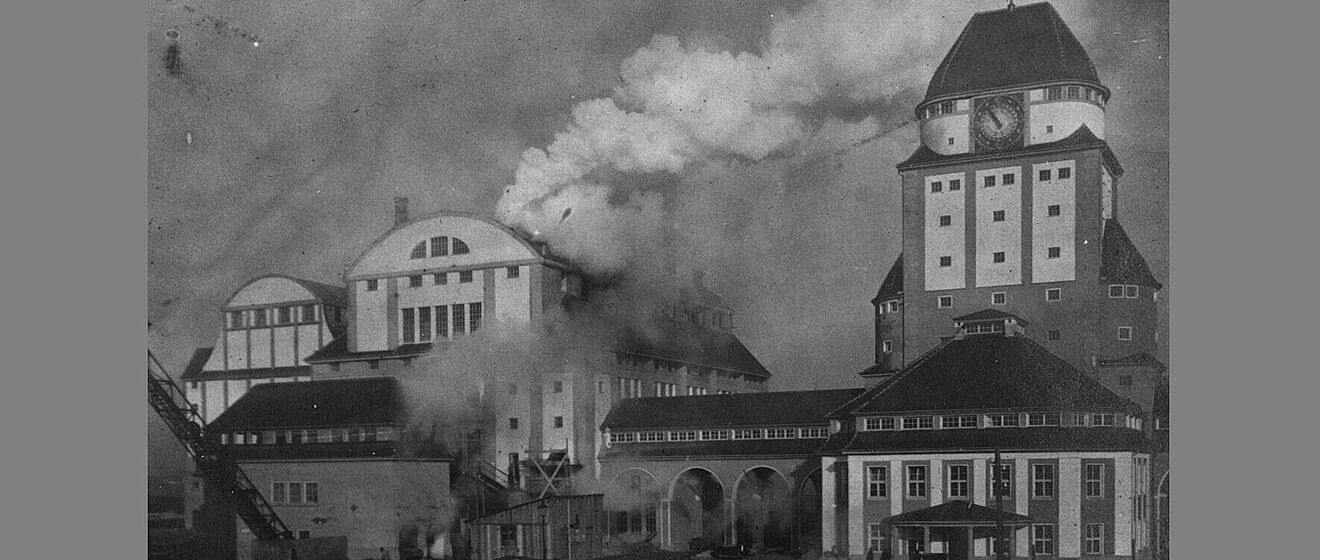 Alte Aufnahme des Gaswerkgeländes. Weiterverlinkung auf heiße Kohlen und tonnenweise Koks Newsartikel