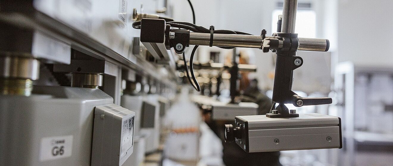 Messgerät beim Zählerlesen.