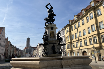 Herkulessbrunnen in der Maxstraße in Augsburg. Ein Klick auf das Bild sorgt für eine Großansicht