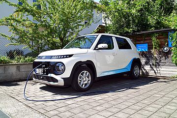 eAuto wird an Standort geladen