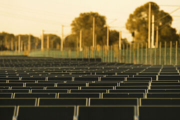 Eine Photovoltaikanlage. - Ein Klick auf das Bild führt zur vergrößerten Fotoansicht.