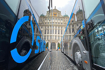 2022_07_01_th_Busübergabe_Rathausplatz_14.jpg