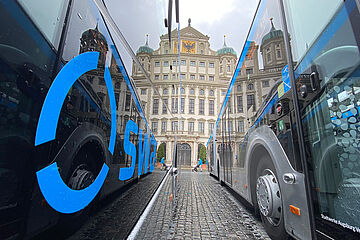 2022_07_01_th_Busübergabe_Rathausplatz_14.jpg