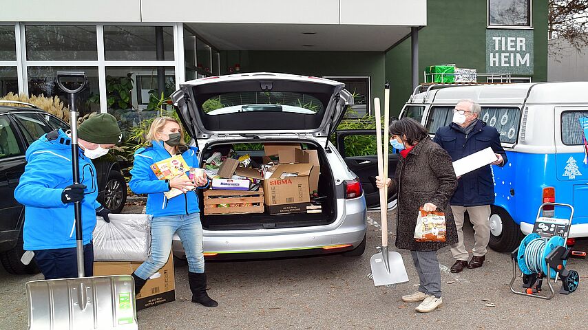 #swainachtet in deiner Stadt: swa Mitarbeiter spenden fürs Tierheim