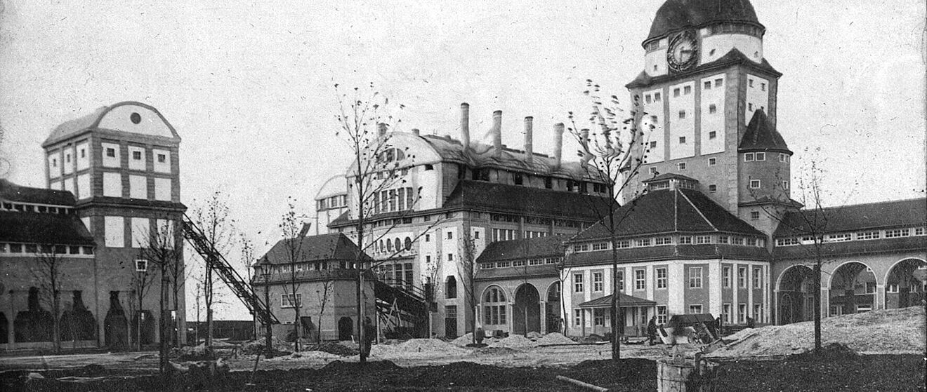 Außenansicht des Gaswerkgelände. Weiterverlinkung auf Leben auf dem Gaswerk Newsartikel