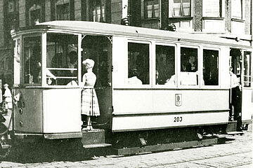 Historische_Straßenbahn_o_u_p1.jpg