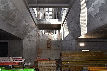 Bau der Treppen und Rolltreppen am neuen Hauptbahnhof - Ein Klick auf das Bild führt zur vergrößerten Fotoansicht.