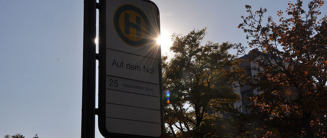 Ein Schild der Haltestelle "Auf dem Nol".
