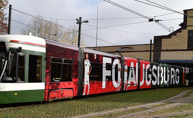 FCA-Straßenbahn steht im Straßenbahnbetriebshof