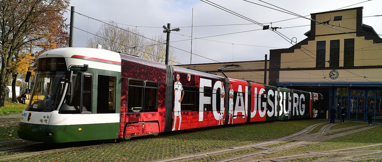 FCA-Straßenbahn steht im Straßenbahnbetriebshof