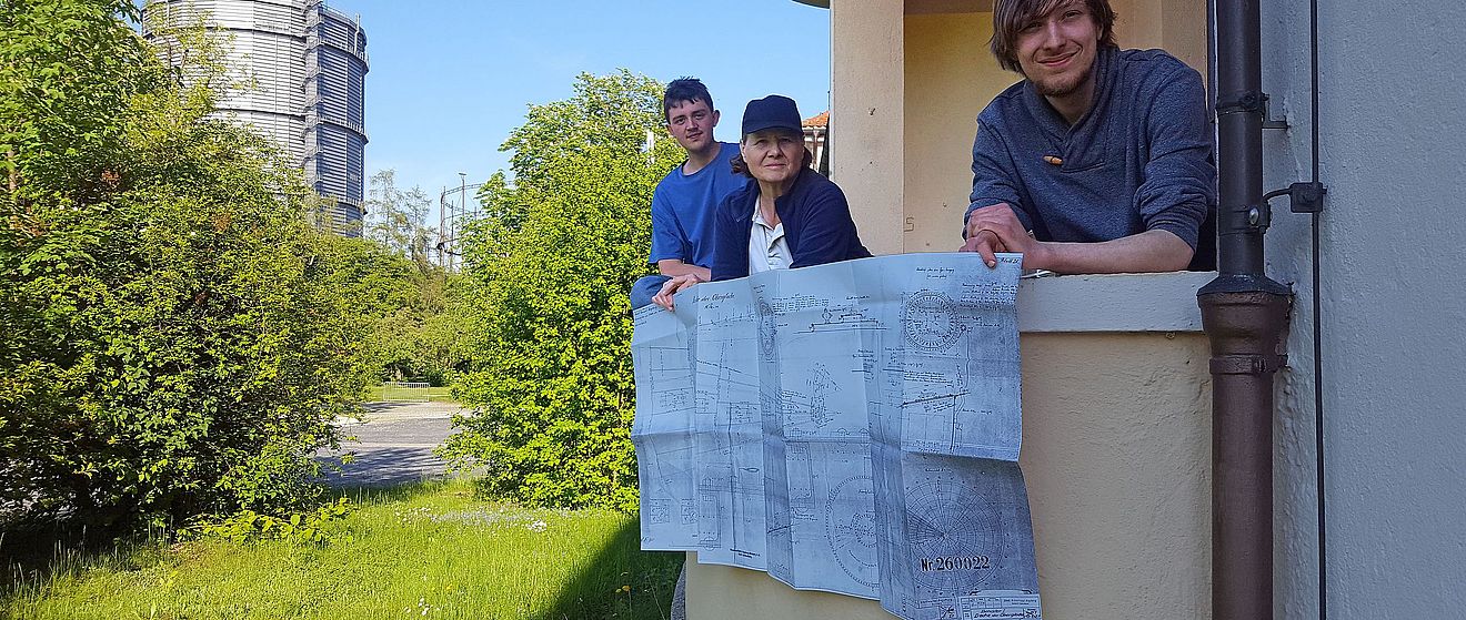 Drei Personen auf einem Balkon am Gaswerk. Weiterverlinkung auf Gasius Worx Stadt Labor Newsartikel