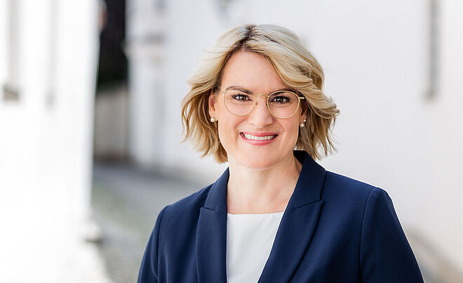 Portraitfoto von Oberbürgermeisterin Eva Weber