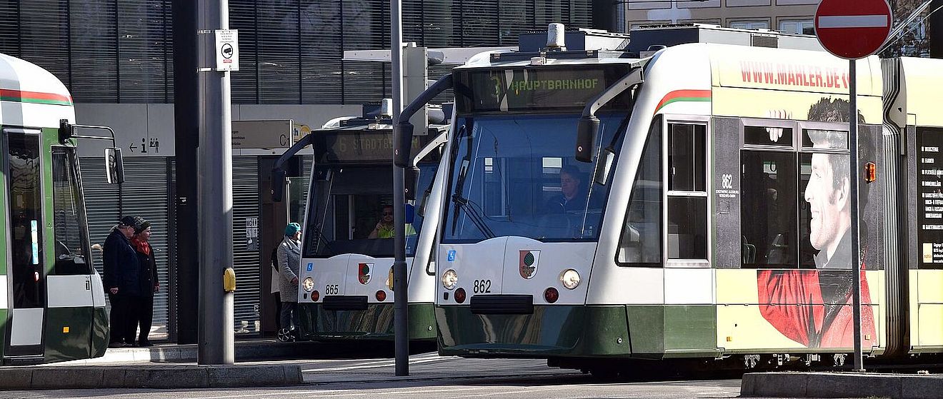 Straßenbahnen am Königsplatz