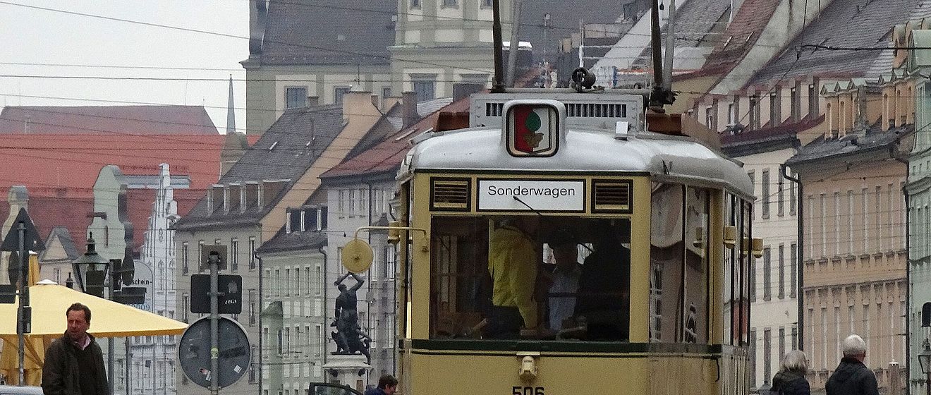 Foto eines historischen Sonderwagens.