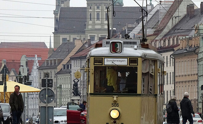 Foto eines historischen Sonderwagens.