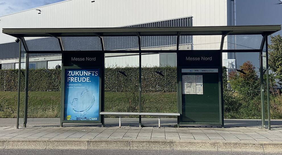 City Light Poster an der Haltestelle Messe Nord mit Zukunfstfreude swa Werbung