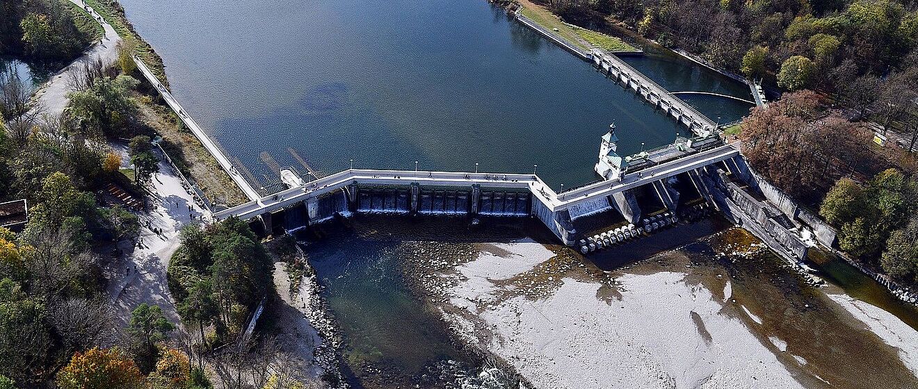Luftaufnahme vom Hochablass in Augsburg mit den Bäumen in der Umgebung