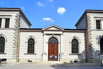 Außenansicht vom Hochablass Wasserwerk Augsburg, - Ein Klick auf das Bild führt zur vergrößerten Fotoansicht. 