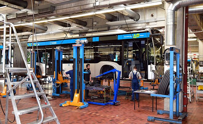 Bus in der Werkstatt