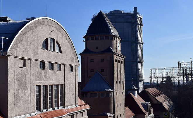 Außenansicht der Gebäude auf dem Gaswerksgelände. Weiterverlinkung auf History Art and Sound im Gaswerk Newsartikel